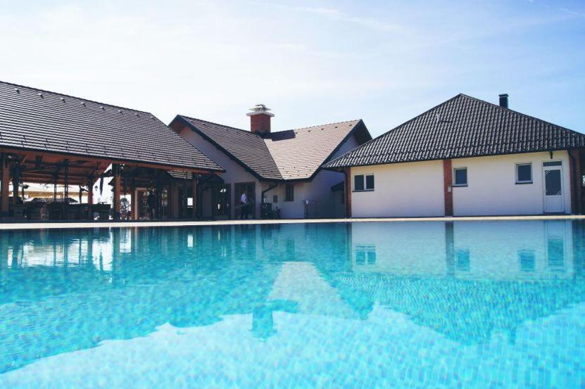 Hotel Intergaj בייאליינה מראה חיצוני תמונה